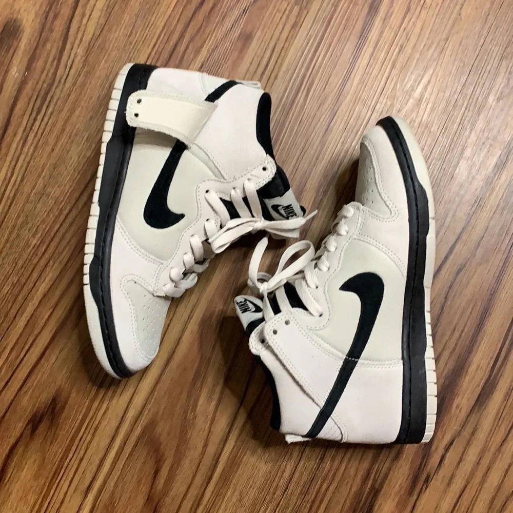 Nike Dunk SB High “Light Bone” Boys (5.5Y)
